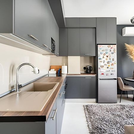 Elegant, Modern & Spacious Apartment In Thessaloniki With Balcony Екстериор снимка