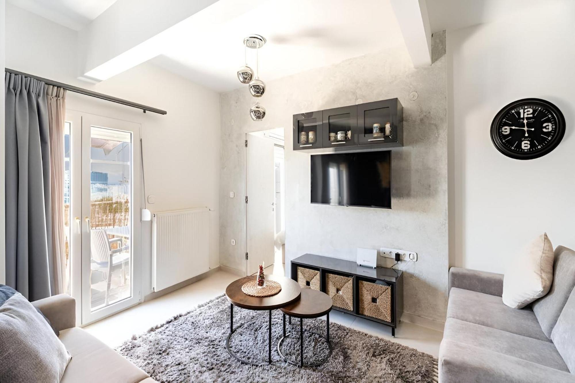Elegant, Modern & Spacious Apartment In Thessaloniki With Balcony Екстериор снимка