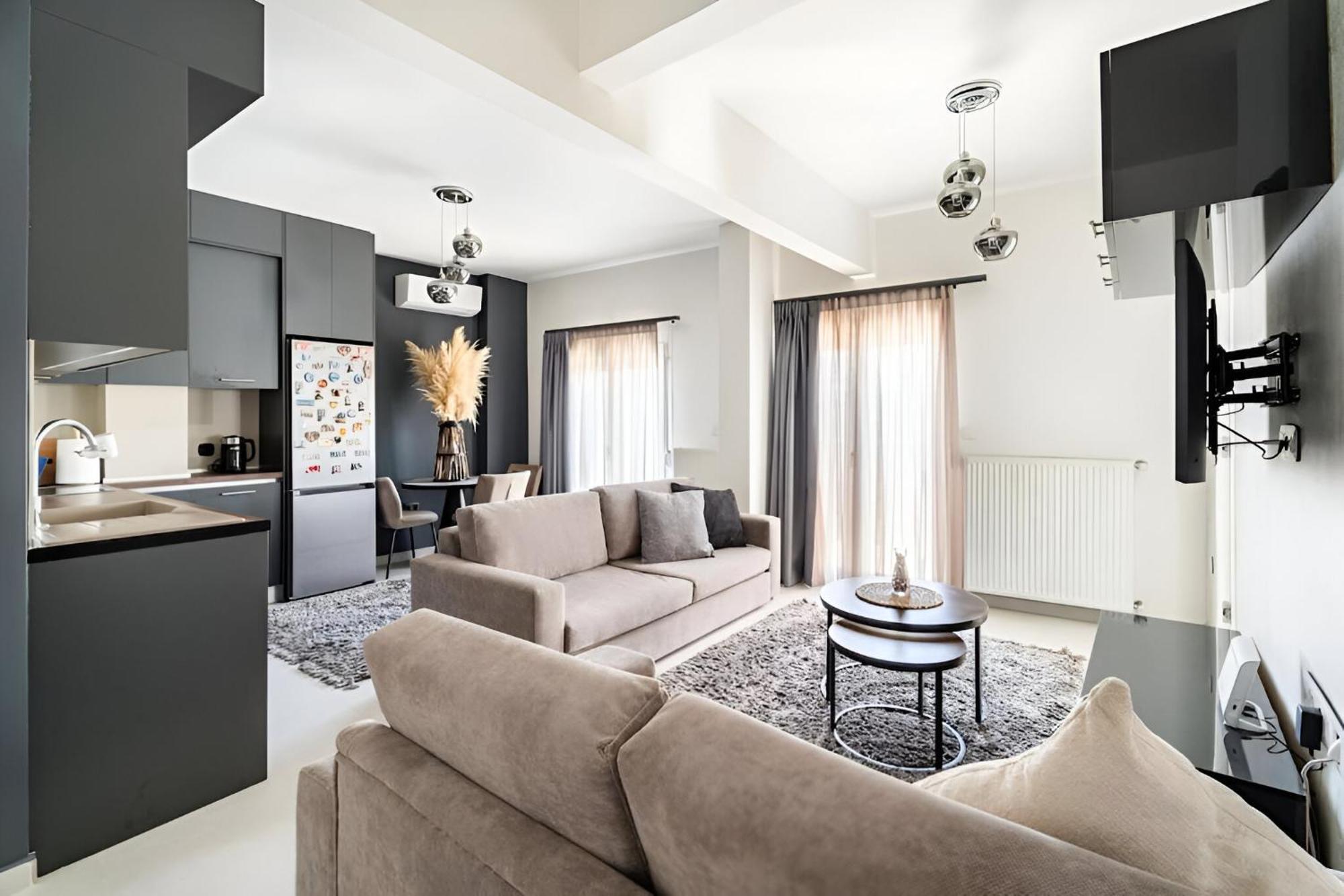 Elegant, Modern & Spacious Apartment In Thessaloniki With Balcony Екстериор снимка